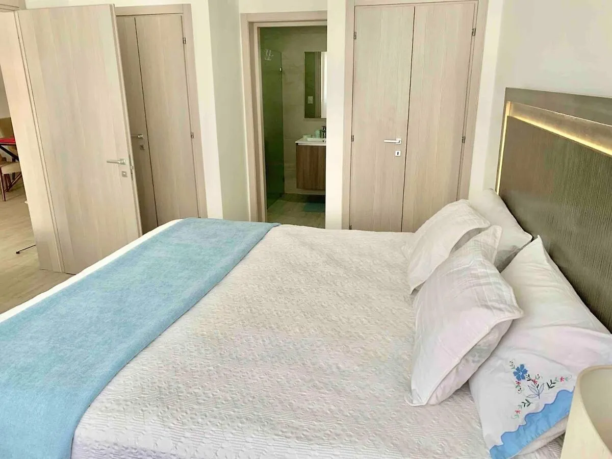 Luxurious Spacious 2-Bedroom Apartment, Steps From Beach Punta Cana 0*,  Den Dominikanske Republik