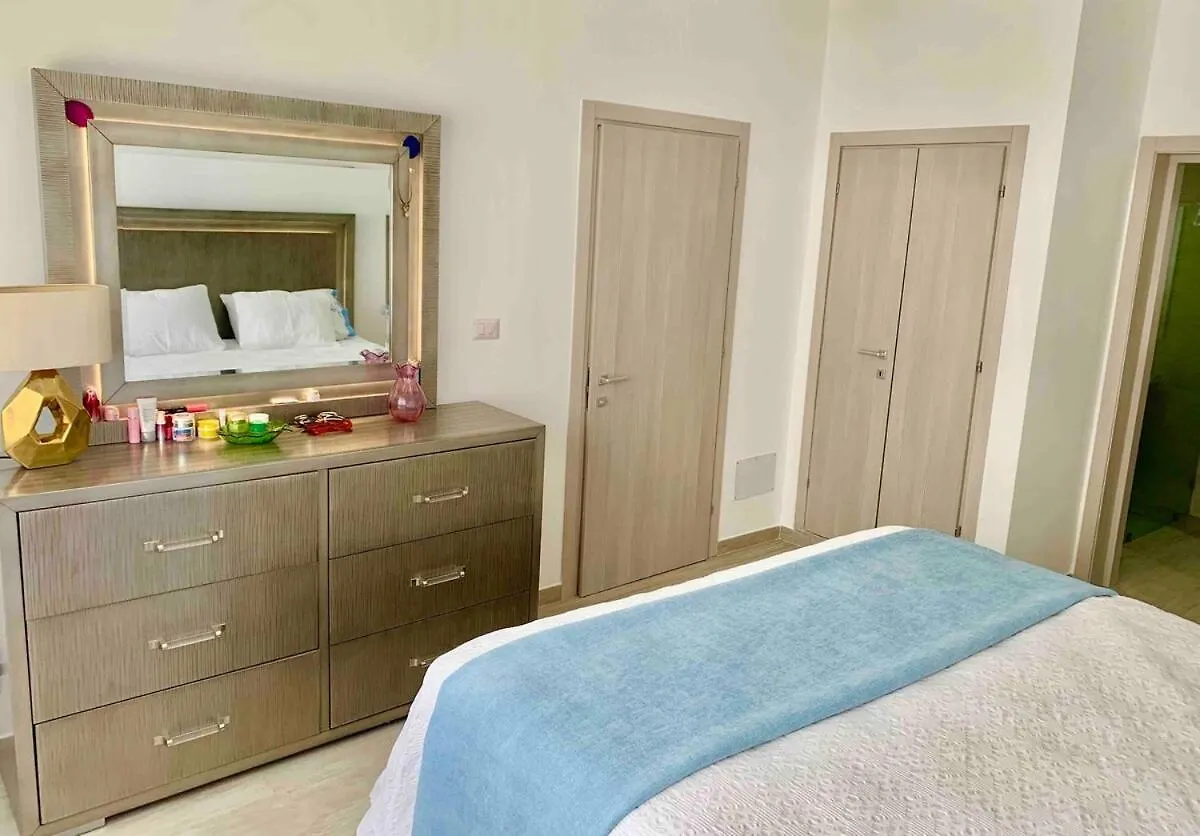 Luxurious Spacious 2-Bedroom Apartment, Steps From Beach Punta Cana 0*,  Dominik Cumhuriyeti