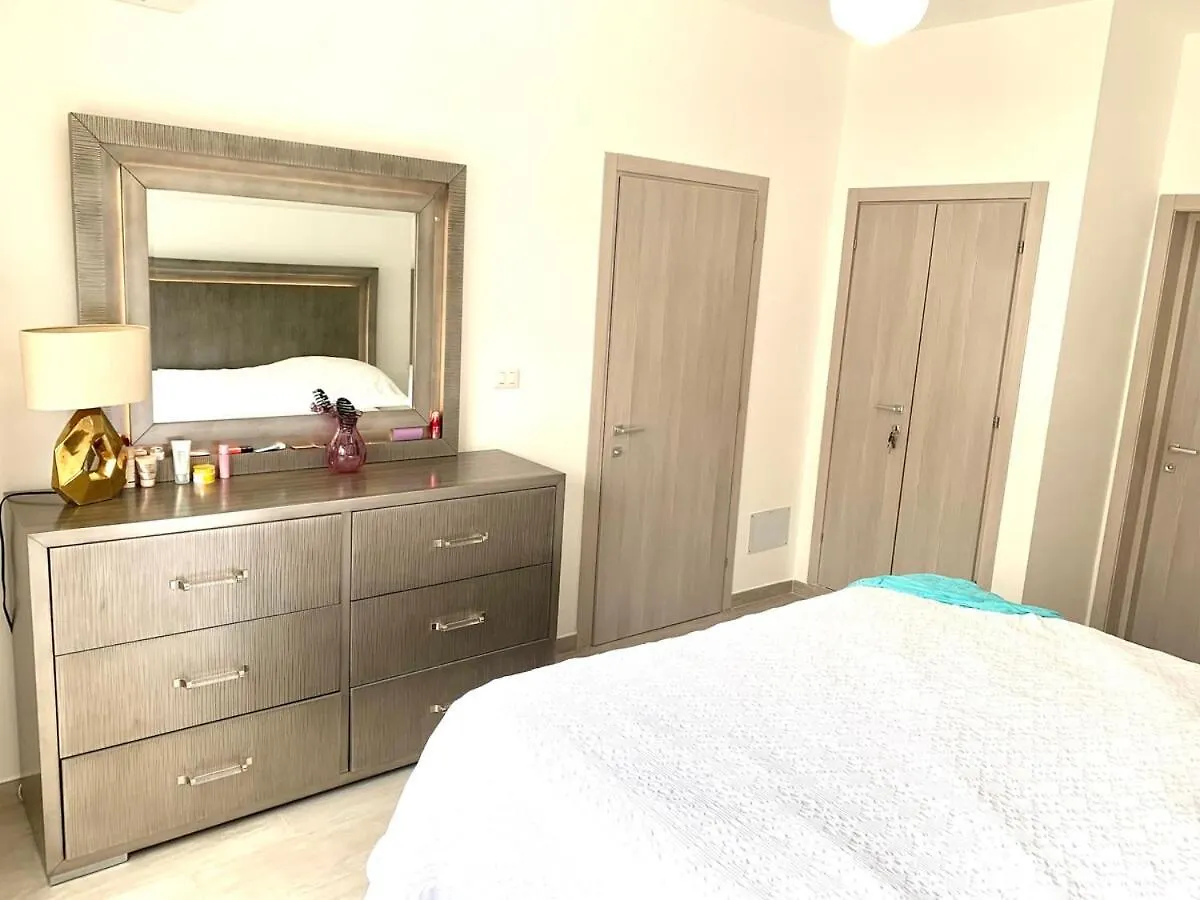 Luxurious Spacious 2-Bedroom Apartment, Steps From Beach Punta Cana 0*,  République dominicaine